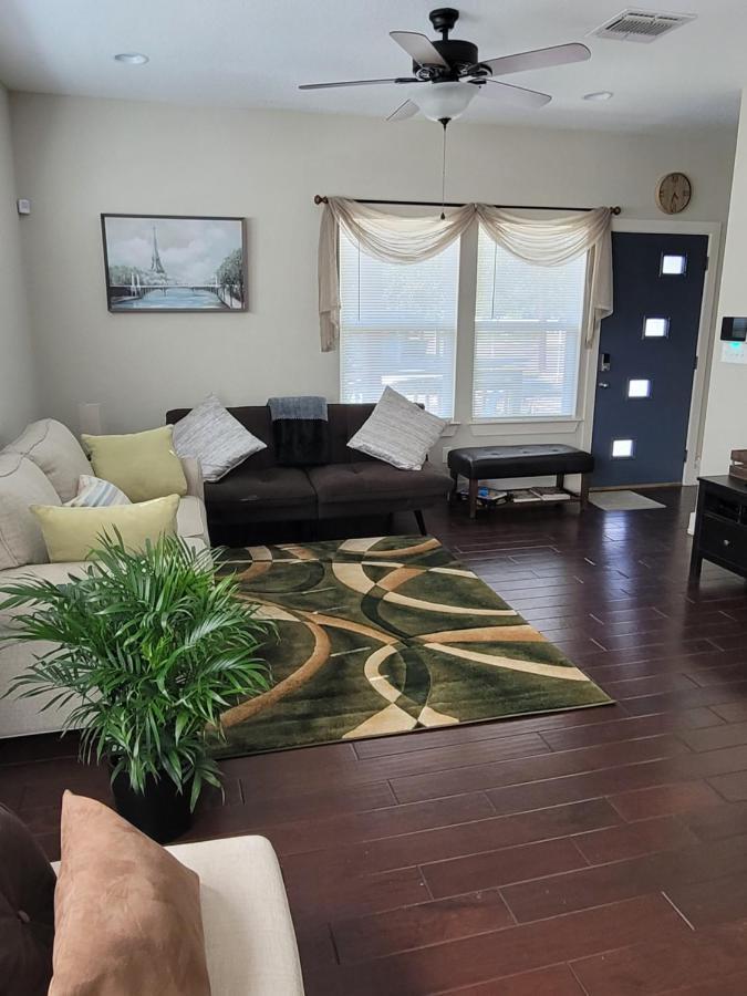 Spacious Townhouse Minutes From Downtown Sa. San Antonio Buitenkant foto