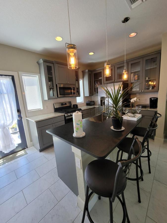 Spacious Townhouse Minutes From Downtown Sa. San Antonio Buitenkant foto